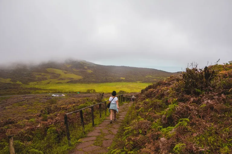 Easter Islands & Galapagos 25 Hiking Tours