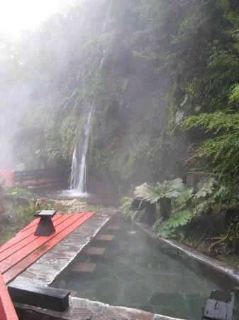 Lakes, Volcanoes & Mapuches 15 Hot Springs