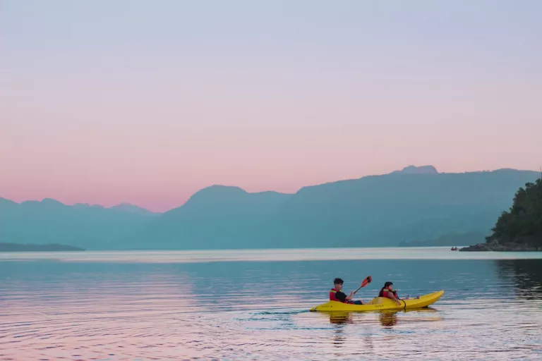 Lakes, Volcanoes & Mapuches 16 Kayaking and Stand Up Paddleboarding SUP