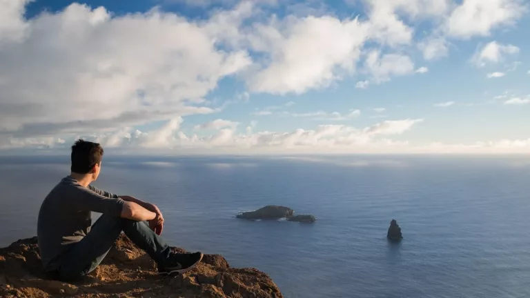 Easter Islands & Galapagos 20 Scenic Hiking Tours