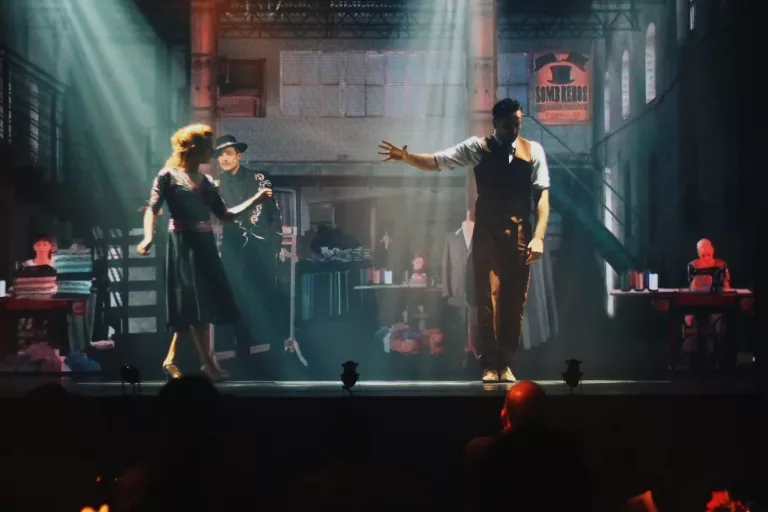 photo-1576541515568-0e676759391d